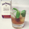 Cocktail Corner: Honey Whiskey Mojito