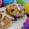 Warm & Delicious Hot Cross Buns (With Video)