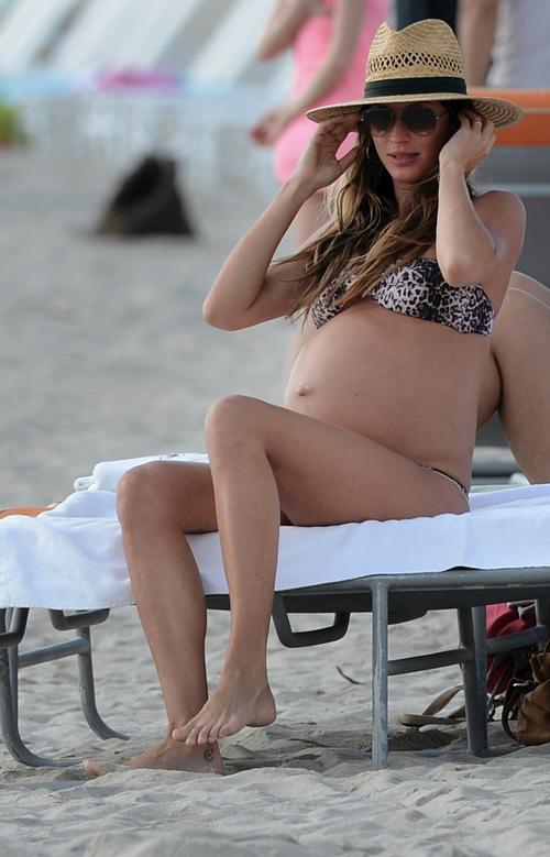 Pregnant Gisele Bundchen Shows Off Her Bikini Body On Miami Beach