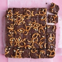Easy Chocolate Fudge with Pretzels