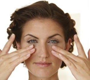 Tips to Banish Dark Circles Under the Eyes - Modern Day Moms