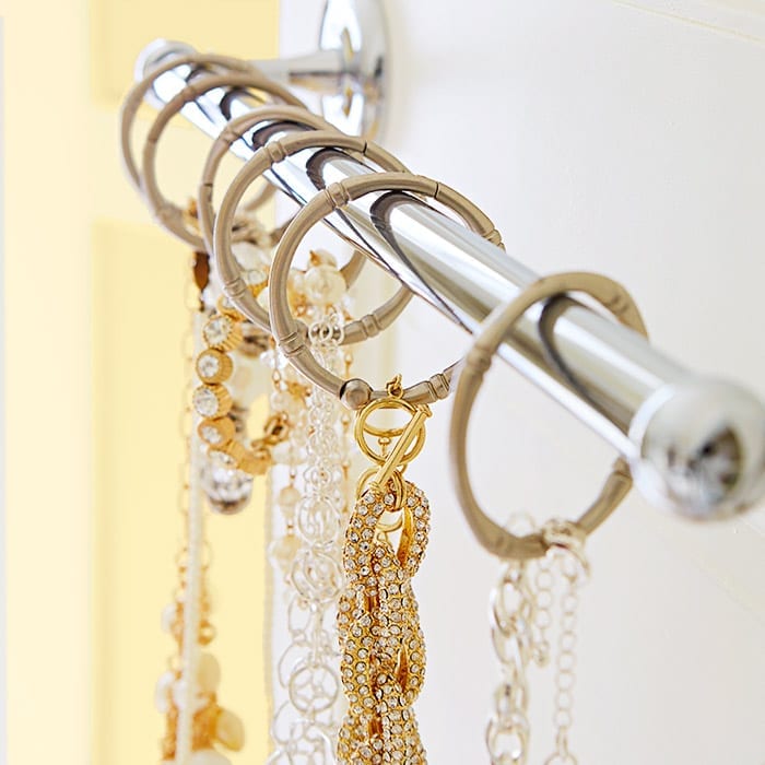 5bathroom-storage-smarts-102160695