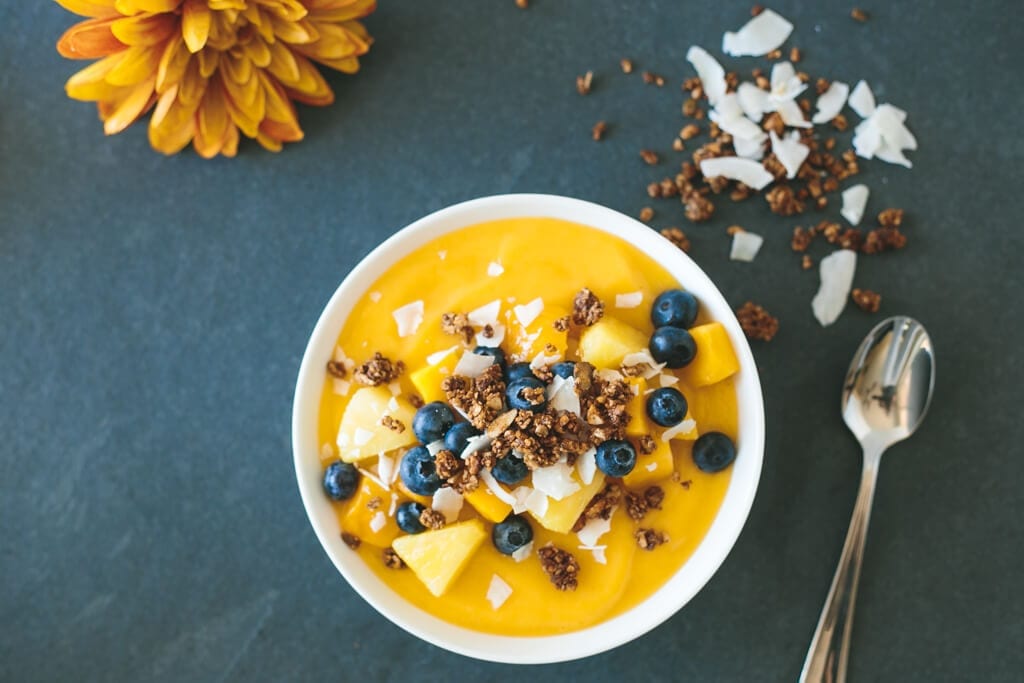 mango-smoothie-bowl-1